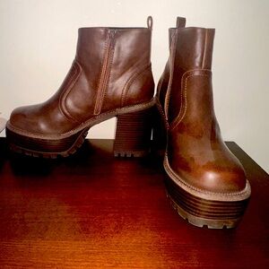 Women’s platform boots size 9